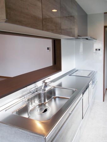 二階に水周りを新設、階段も架け替え二世帯住宅に 二階に水周りを新設、階段も架け替え二世帯住宅に